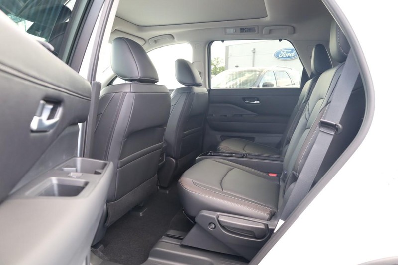 Nissan Pathfinder Vehicle Image 25