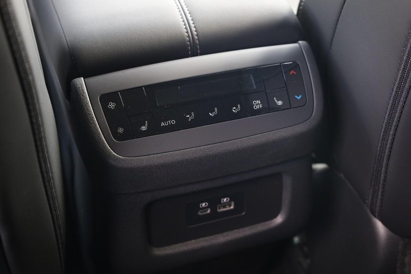 Nissan Pathfinder Vehicle Image 26