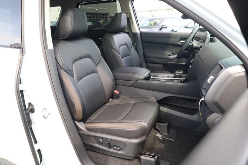 Nissan Pathfinder Vehicle Image 31