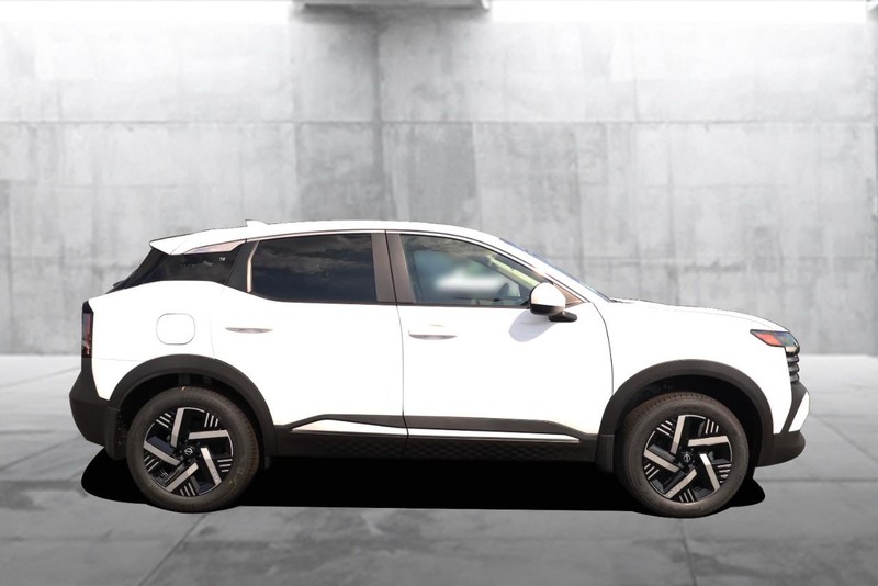 Nissan Kicks Vehicle Image 05