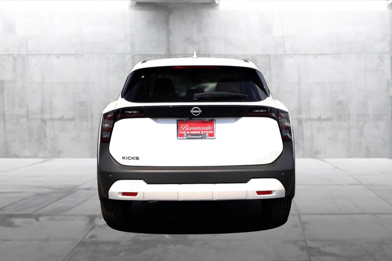 Nissan Kicks Vehicle Image 06