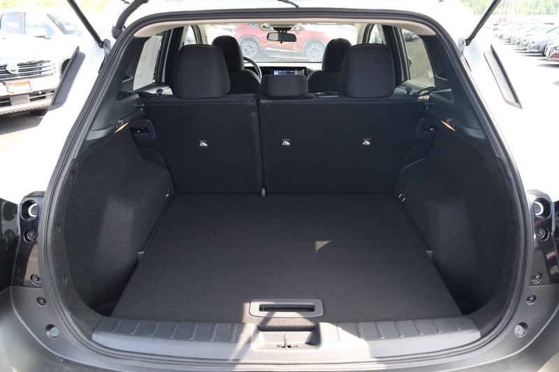Nissan Kicks Vehicle Image 07
