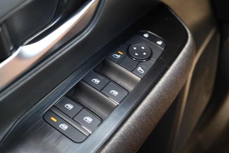 Nissan Kicks Vehicle Image 18