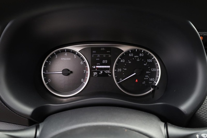 Nissan Kicks Play Vehicle Image 12
