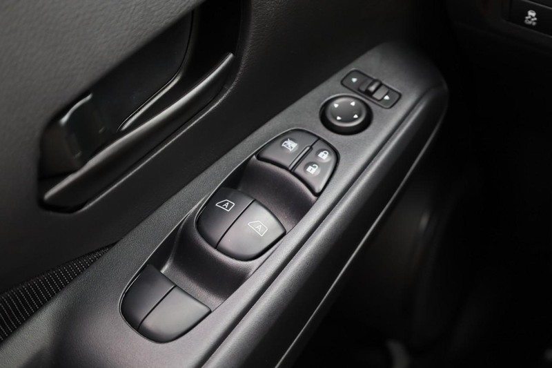 Nissan Kicks Play Vehicle Image 19
