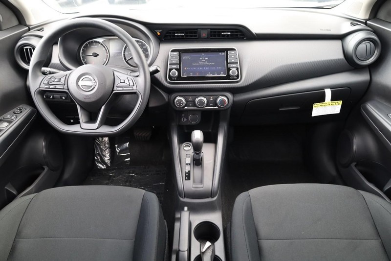 Nissan Kicks Play Vehicle Image 23