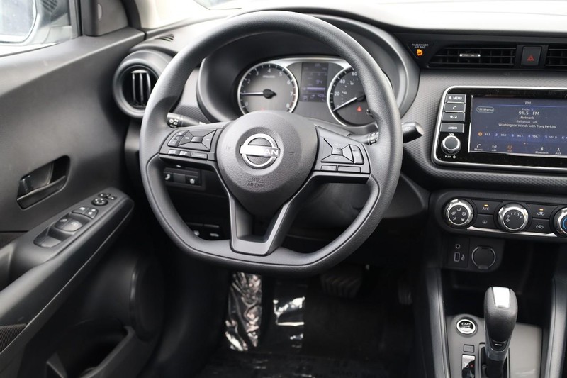 Nissan Kicks Play Vehicle Image 24