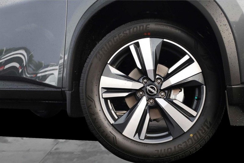 Nissan Rogue Vehicle Image 03