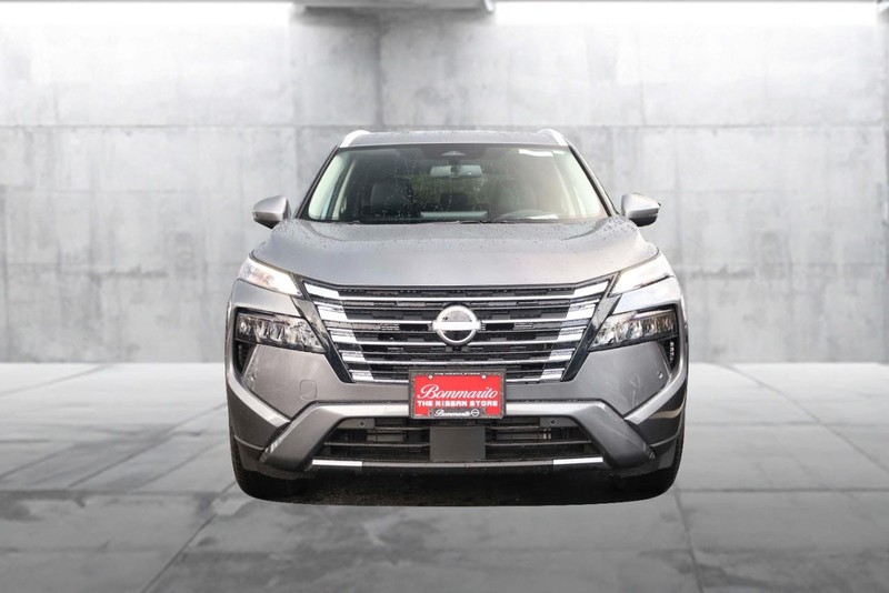 Nissan Rogue Vehicle Image 04