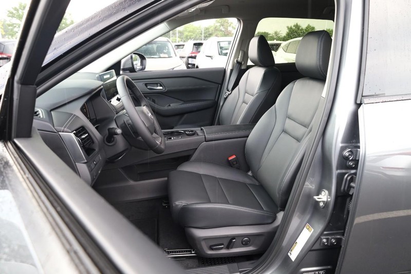Nissan Rogue Vehicle Image 11