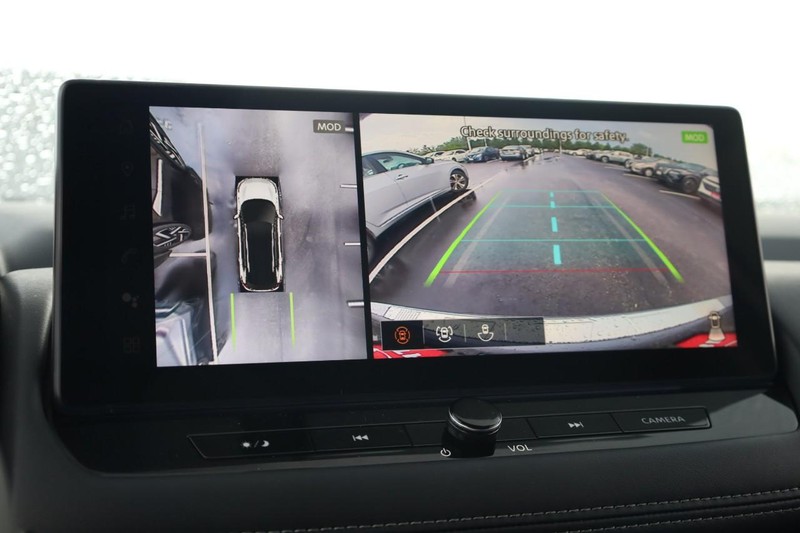 Nissan Rogue Vehicle Image 16