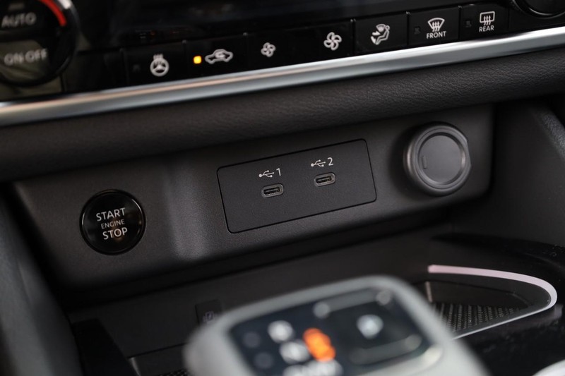 Nissan Rogue Vehicle Image 18