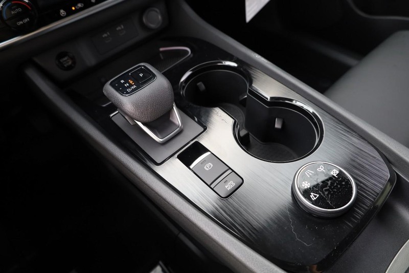 Nissan Rogue Vehicle Image 19