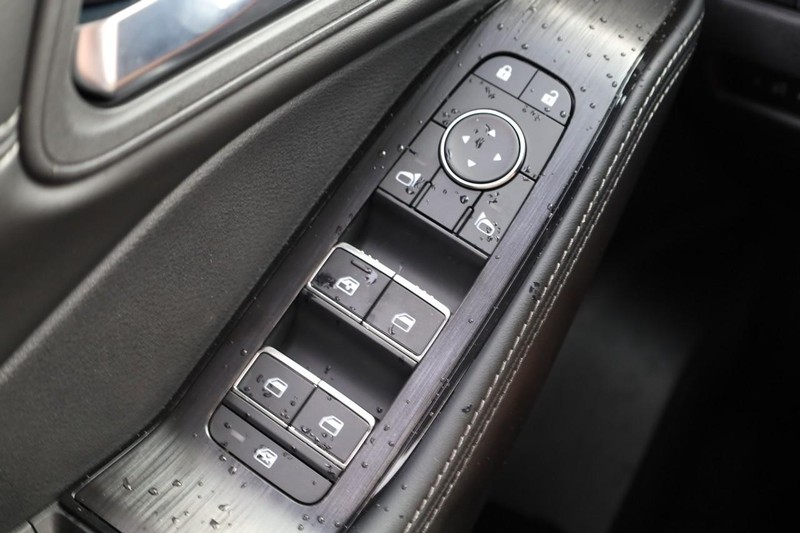 Nissan Rogue Vehicle Image 21