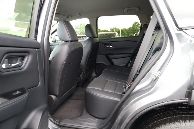 Nissan Rogue Vehicle Image 24
