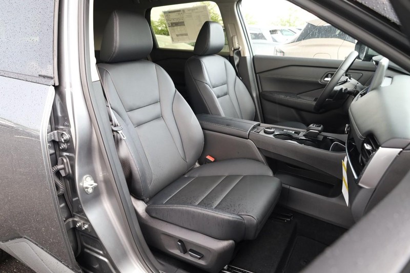 Nissan Rogue Vehicle Image 27