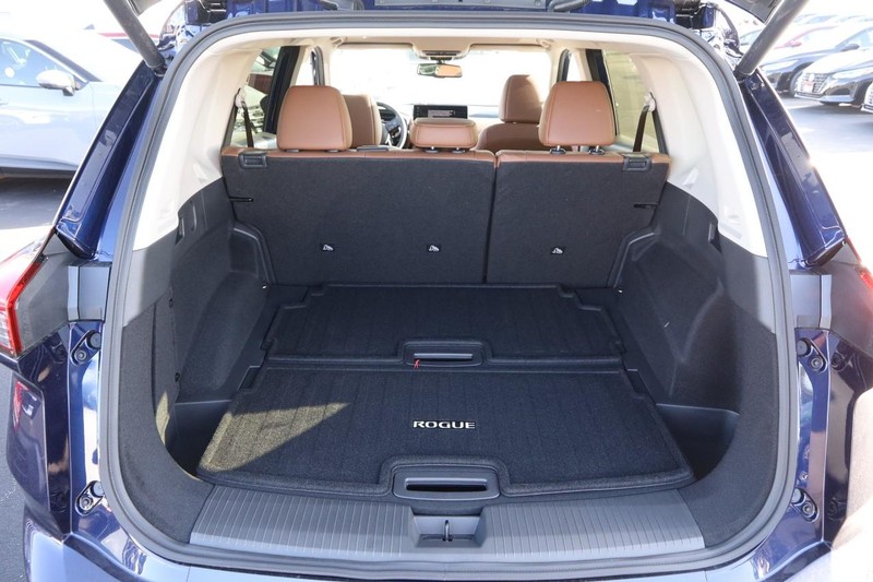 Nissan Rogue Vehicle Image 07