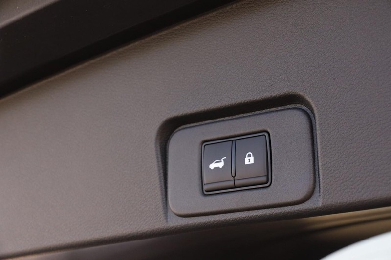 Nissan Rogue Vehicle Image 08
