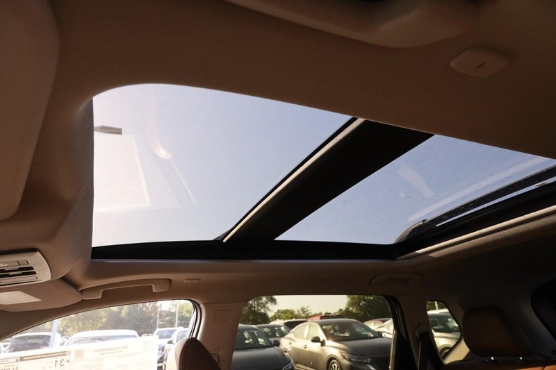 Nissan Rogue Vehicle Image 09
