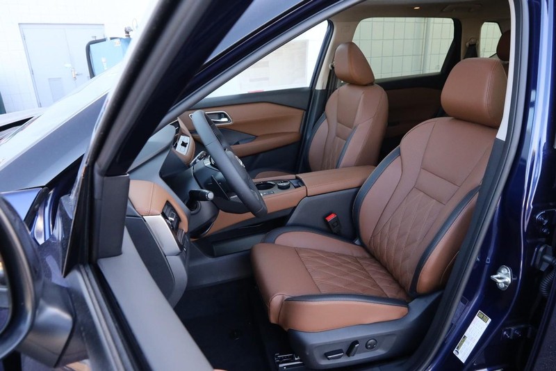 Nissan Rogue Vehicle Image 10