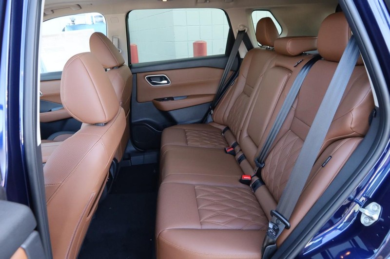 Nissan Rogue Vehicle Image 11