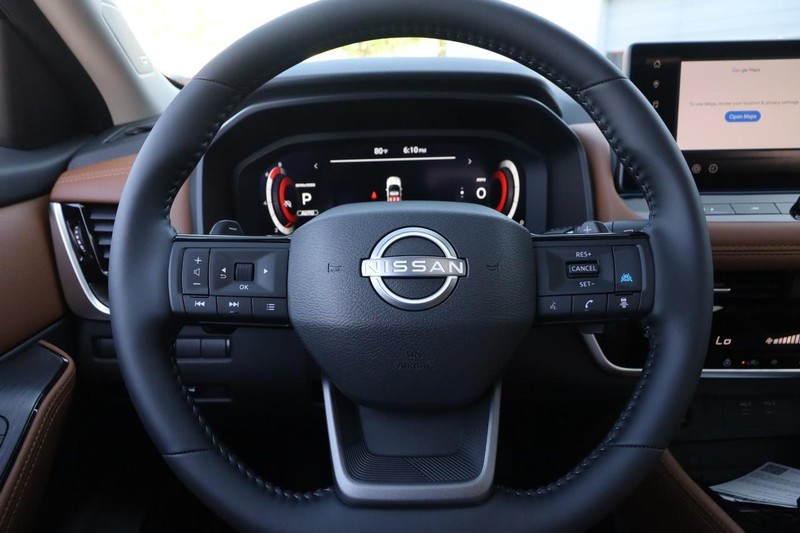 Nissan Rogue Vehicle Image 12