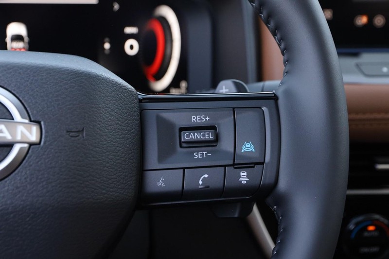 Nissan Rogue Vehicle Image 14