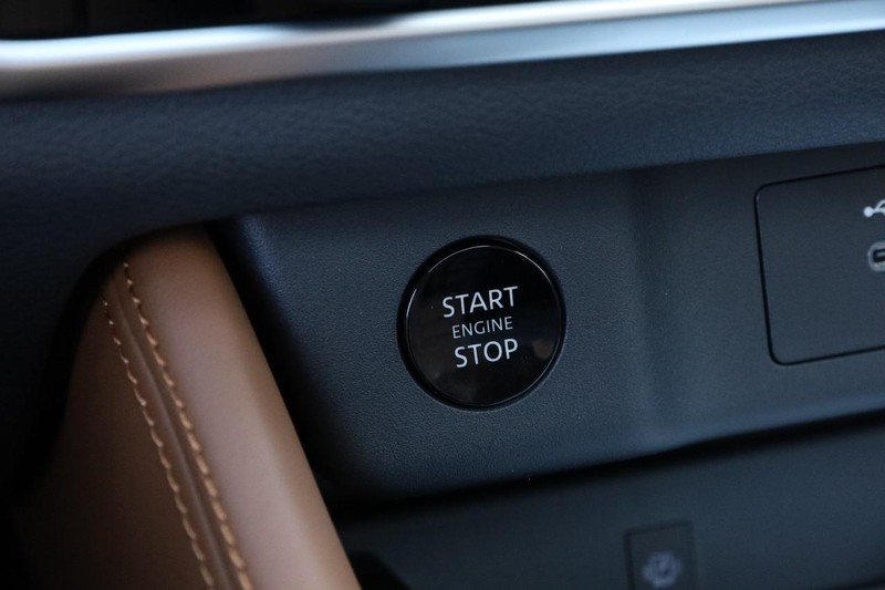 Nissan Rogue Vehicle Image 16