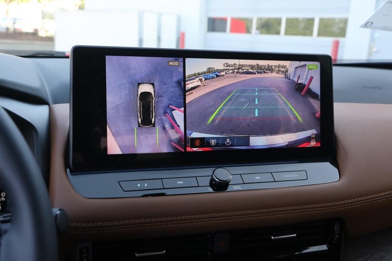 Nissan Rogue Vehicle Image 18