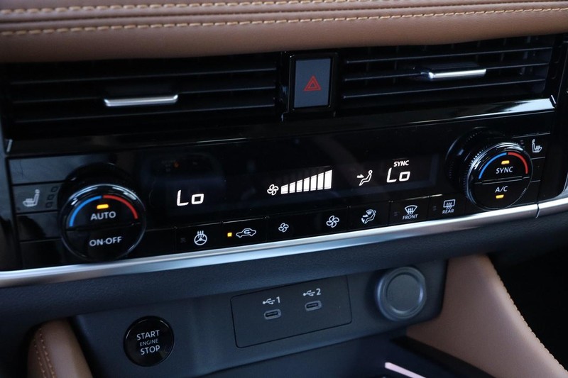 Nissan Rogue Vehicle Image 19