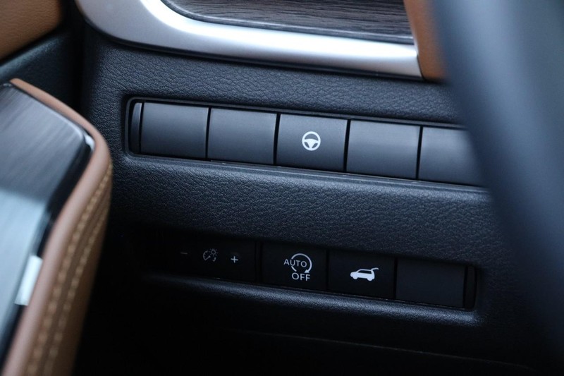 Nissan Rogue Vehicle Image 21