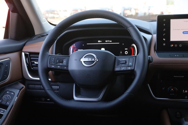 Nissan Rogue Vehicle Image 24