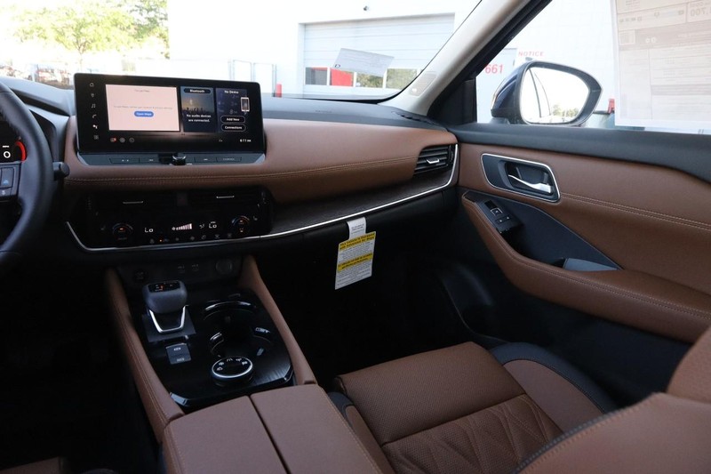 Nissan Rogue Vehicle Image 26