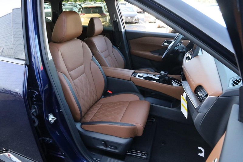 Nissan Rogue Vehicle Image 27