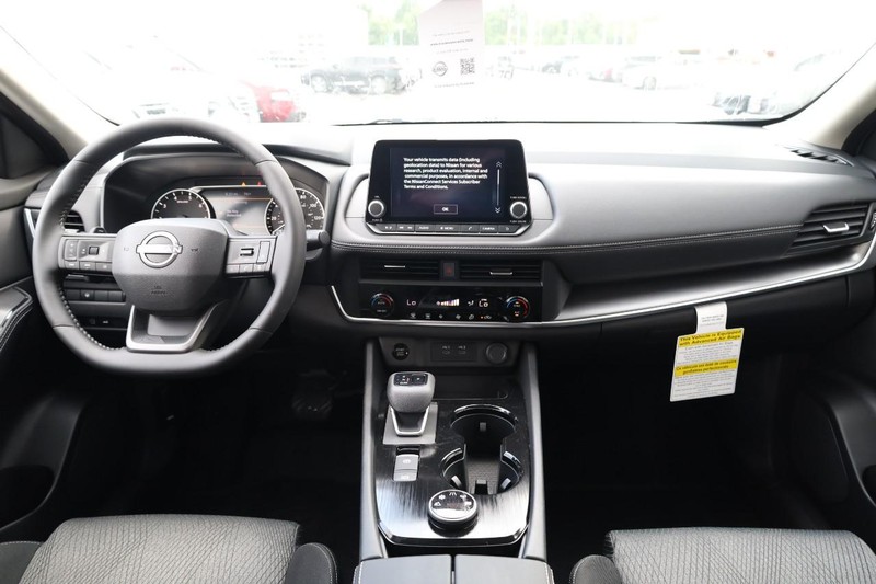 Nissan Rogue Vehicle Image 25
