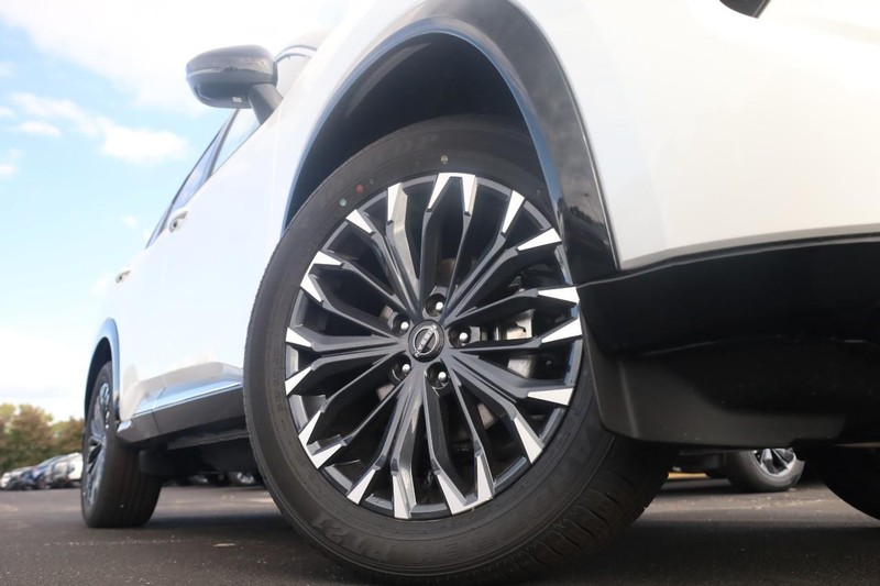 Nissan Rogue Vehicle Image 03