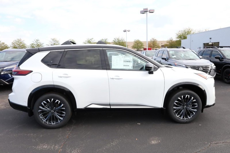 Nissan Rogue Vehicle Image 05