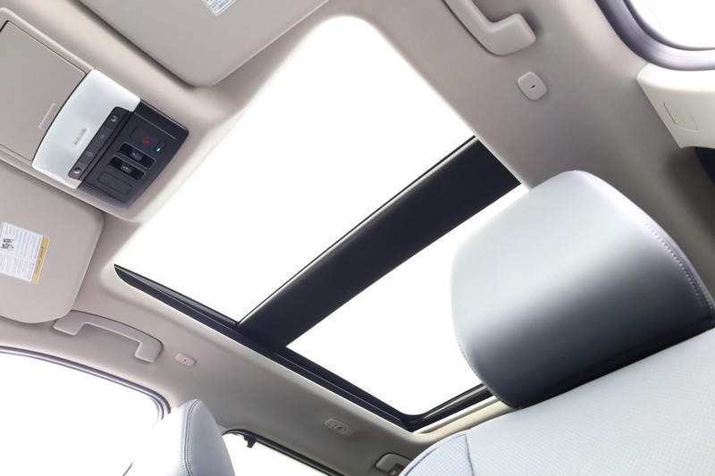 Nissan Rogue Vehicle Image 08