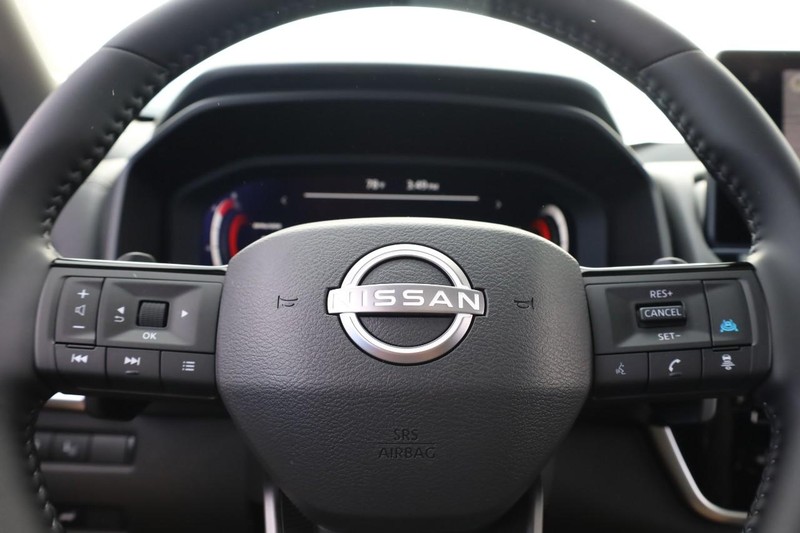 Nissan Rogue Vehicle Image 11