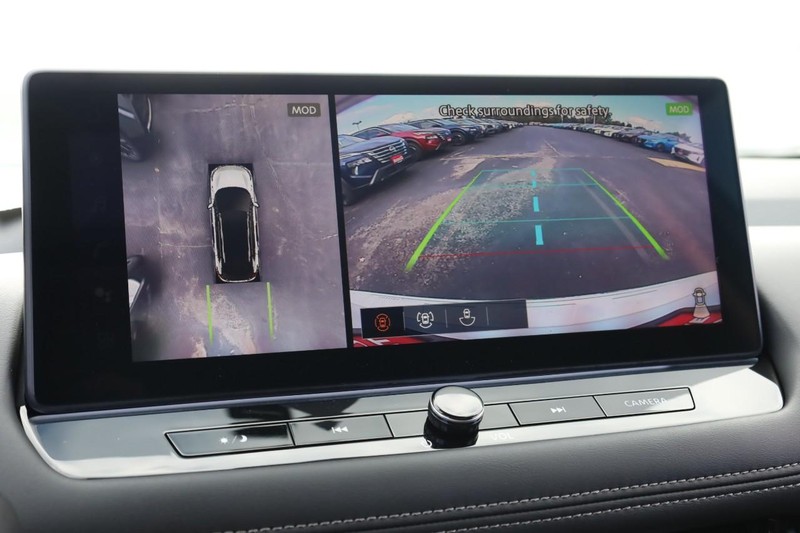 Nissan Rogue Vehicle Image 15