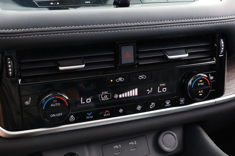 Nissan Rogue Vehicle Image 16