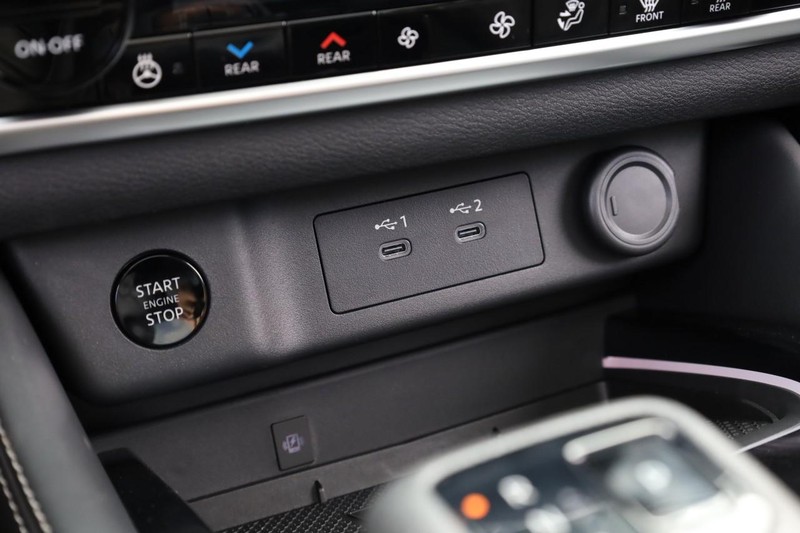 Nissan Rogue Vehicle Image 17