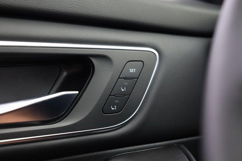 Nissan Rogue Vehicle Image 22