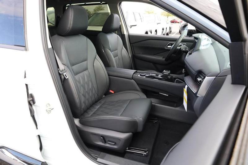 Nissan Rogue Vehicle Image 29
