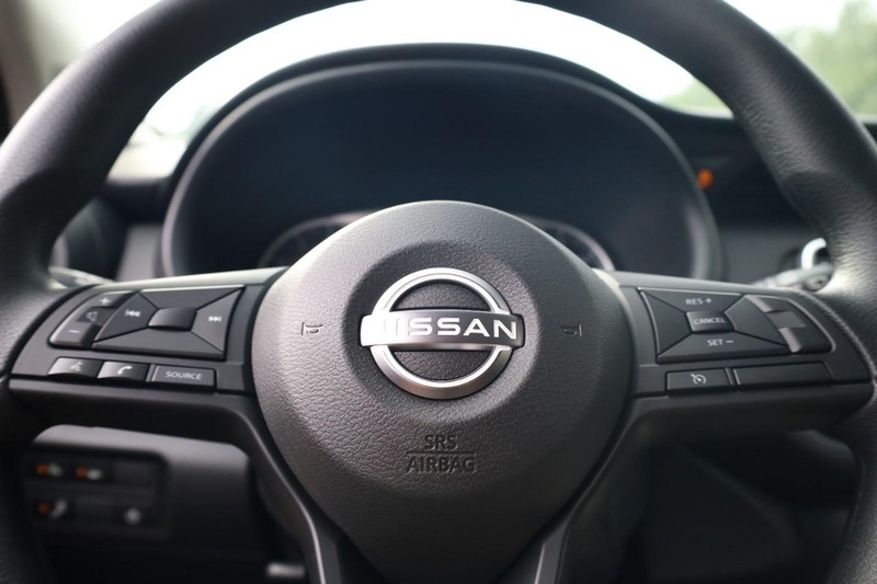 Nissan Kicks Play Vehicle Image 11