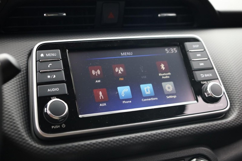 Nissan Kicks Play Vehicle Image 13