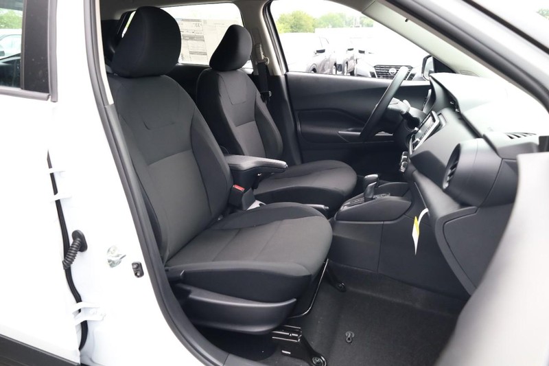 Nissan Kicks Play Vehicle Image 25