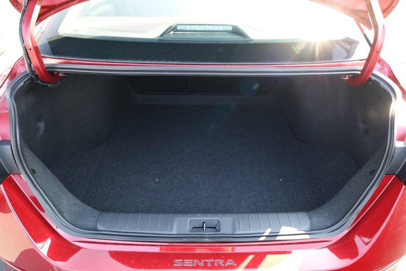 Nissan Sentra Vehicle Image 07