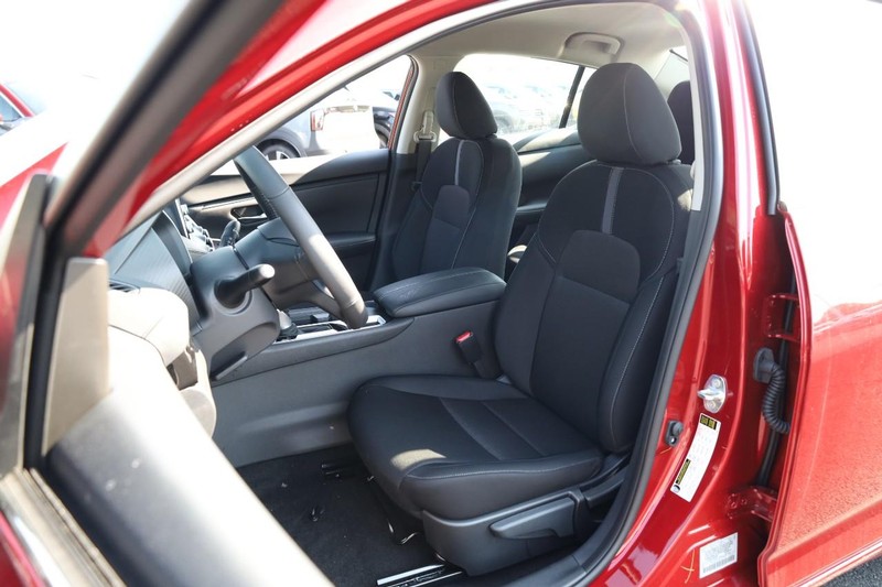 Nissan Sentra Vehicle Image 08