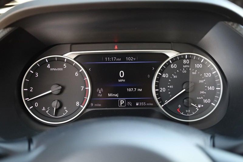 Nissan Sentra Vehicle Image 10